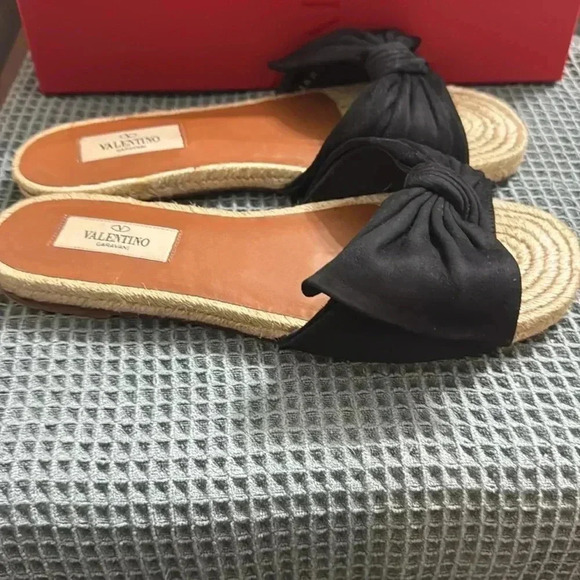 Valentino Garavani Bow Suede slides - Picture 3 of 6